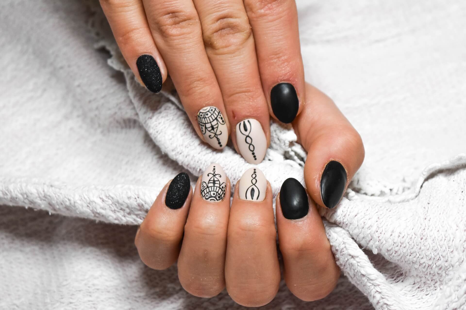 Everything You Need To Know About Nail Polish Topcoats