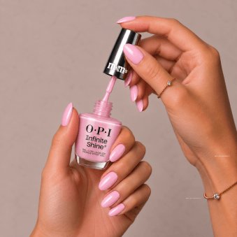 The OPI & M&M'S 2026 Gel-Like Nail Polish Collection - Merry & Melty 15ml